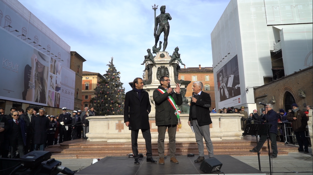 Il momento della riattivazione della fontana